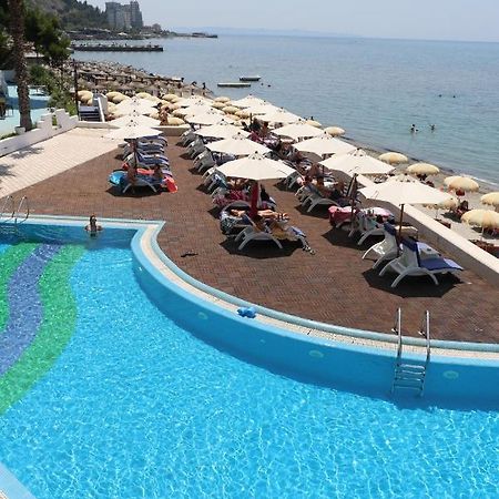 Отель Costa Del Sol Дуррес Экстерьер фото