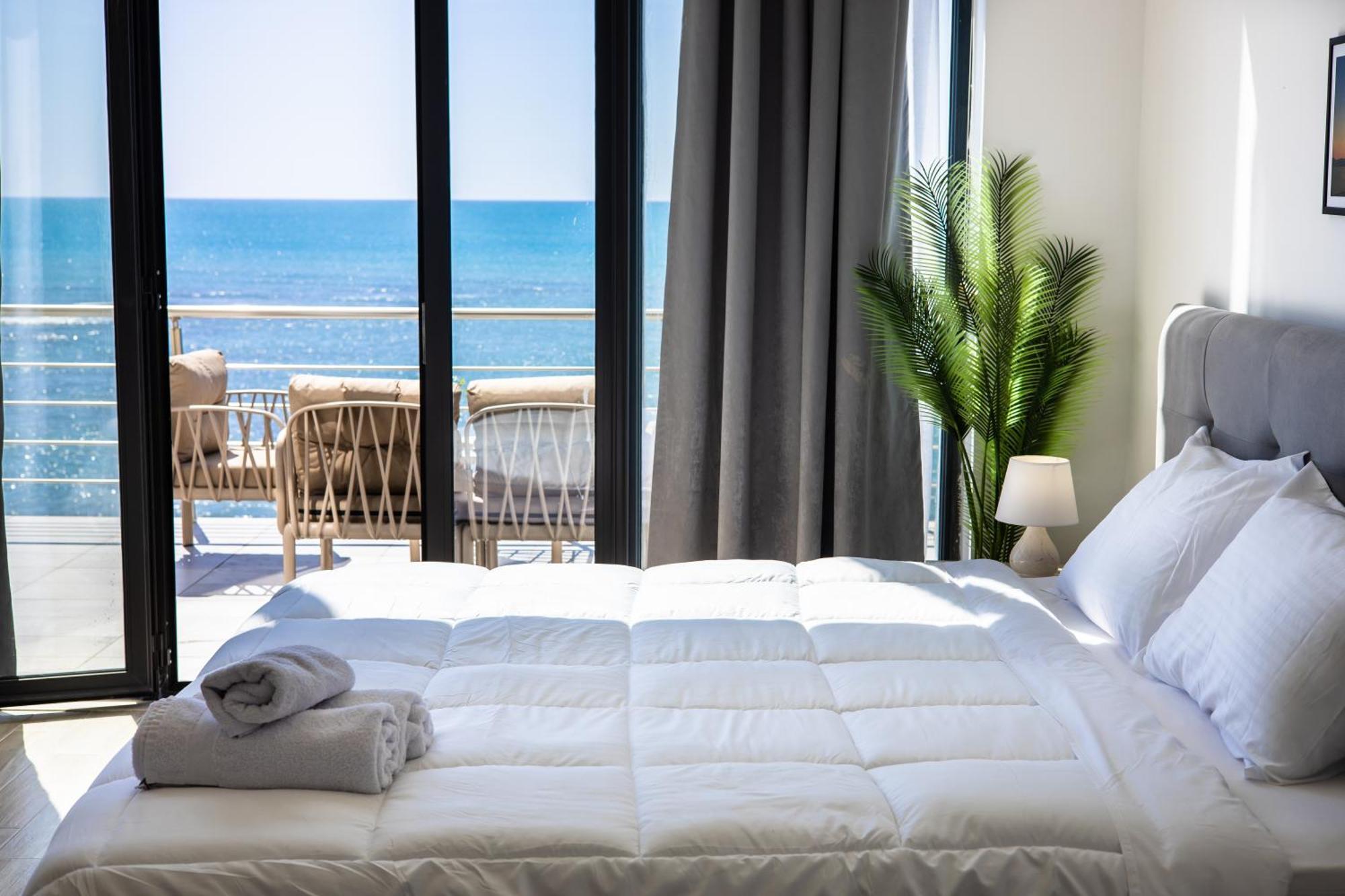 Отель Costa Del Sol Дуррес Экстерьер фото